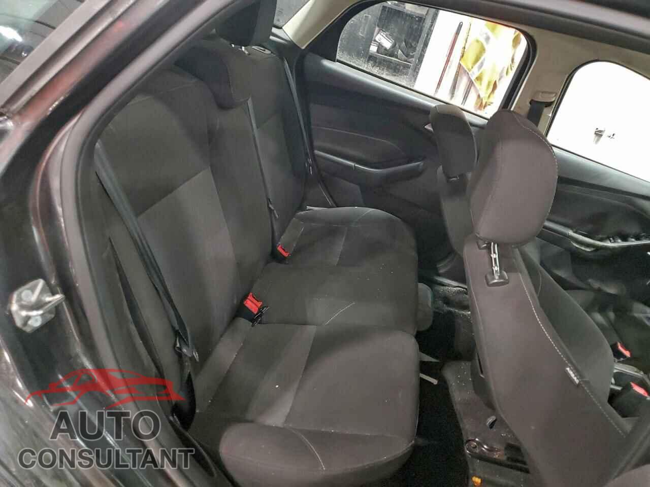 FORD FOCUS 2017 - 1FADP3M26HL306405