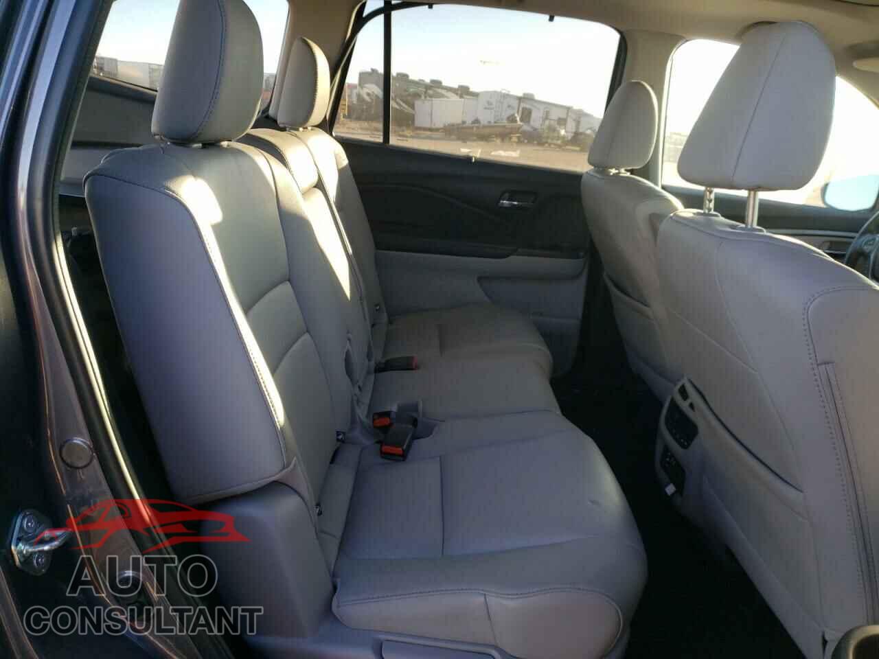 HONDA PILOT 2018 - 5FNYF5H86JB017767