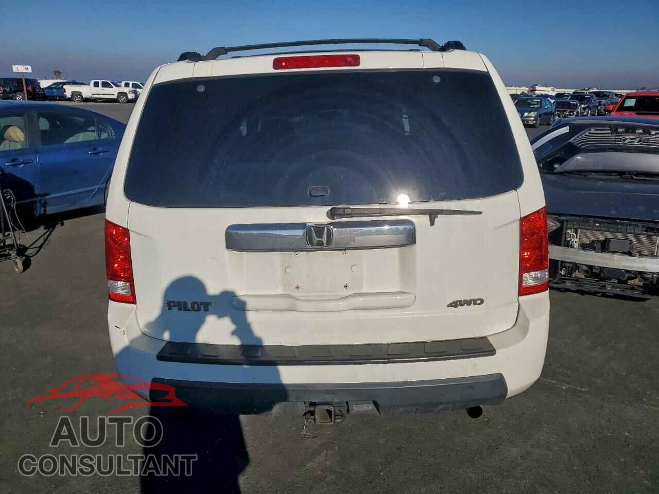HONDA PILOT 2011 - 5FNYF4H28BB088024