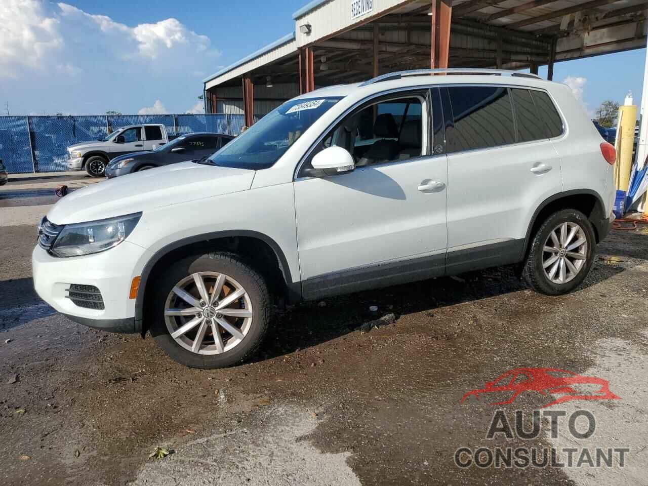 VOLKSWAGEN TIGUAN 2017 - WVGRV7AX2HW506947