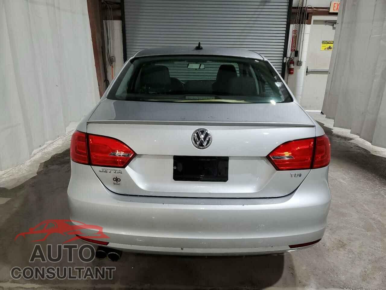 VOLKSWAGEN JETTA 2011 - 3VWLL7AJ4BM043385