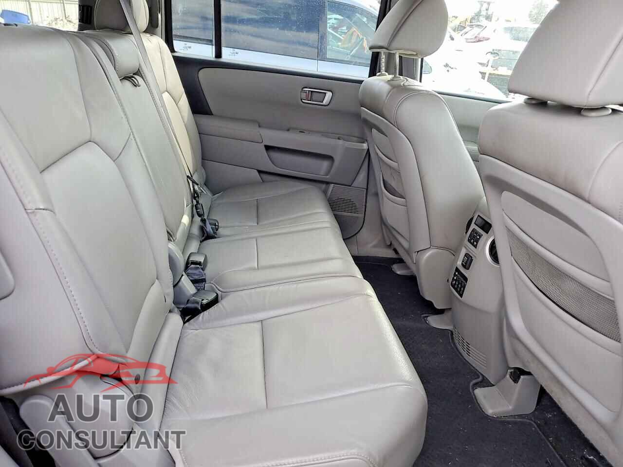 HONDA PILOT 2010 - 5FNYF4H68AB014135