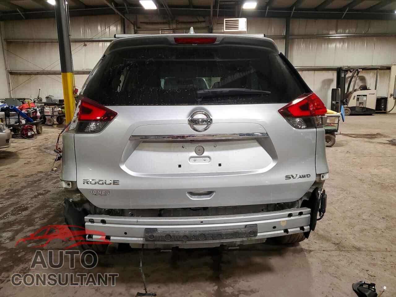 NISSAN ROGUE 2017 - KNMAT2MV2HP504792