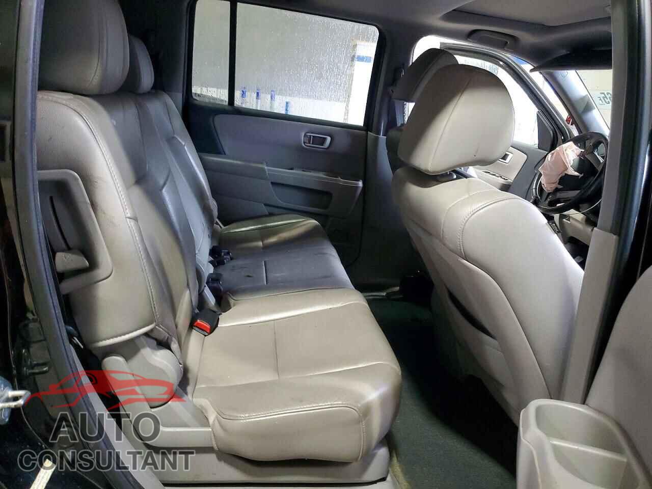 HONDA PILOT 2015 - 5FNYF3H51FB010582
