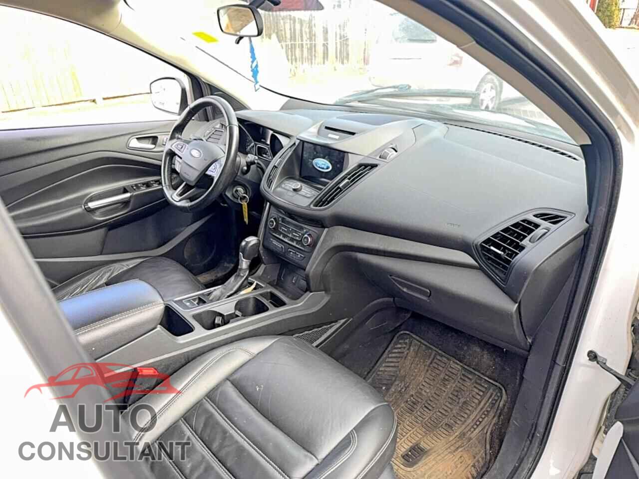 FORD ESCAPE 2017 - 1FMCU9G98HUD62801