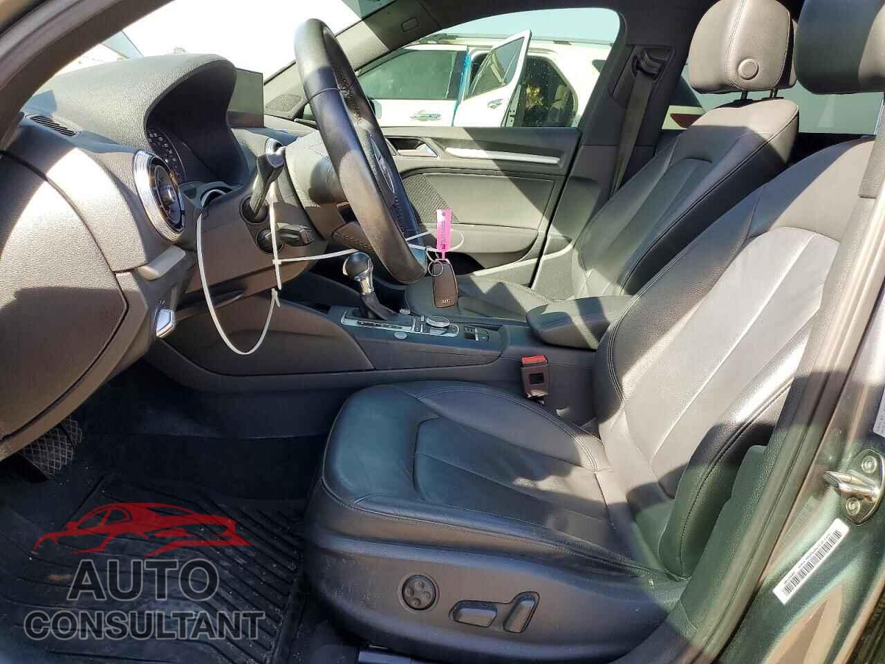 AUDI A3 2019 - WAUAUGFF9KA084875