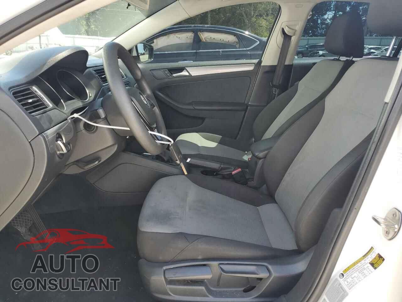 VOLKSWAGEN JETTA 2017 - 3VW2B7AJ6HM323669