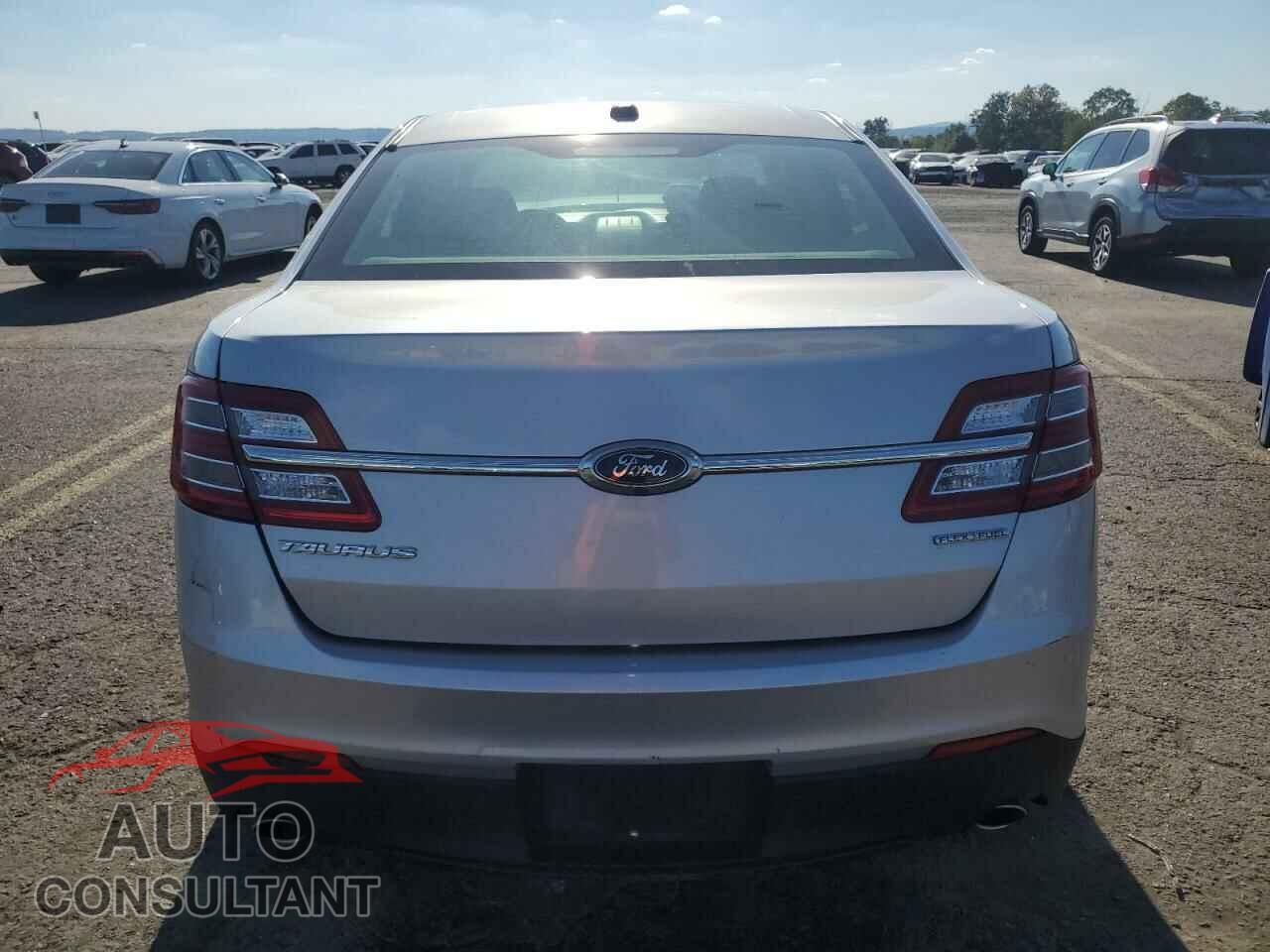 FORD TAURUS 2018 - 1FAHP2D84JG117038