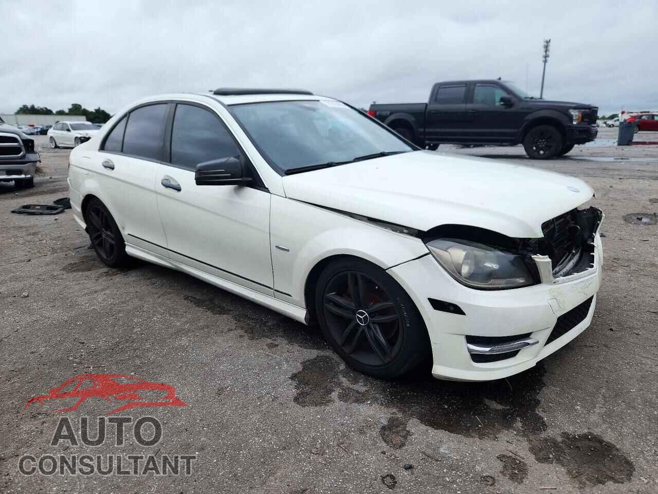 MERCEDES-BENZ C-CLASS 2012 - WDDGF4HB3CA653680