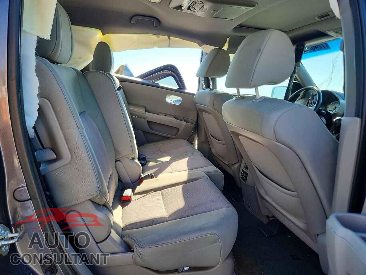 HONDA PILOT 2015 - 5FNYF3H36FB009717