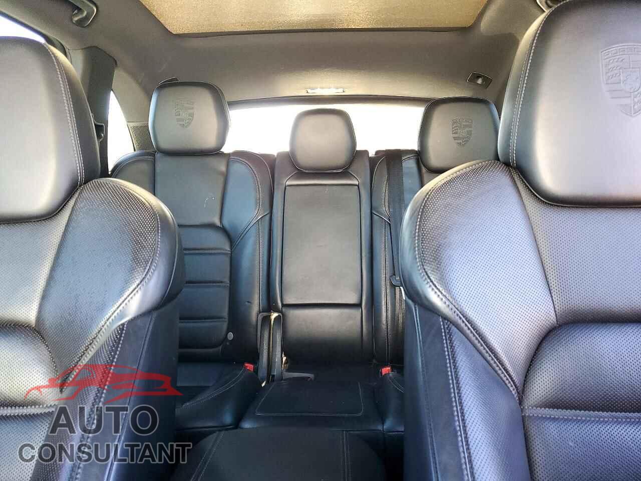 PORSCHE CAYENNE 2017 - WP1AA2A23HKA89834