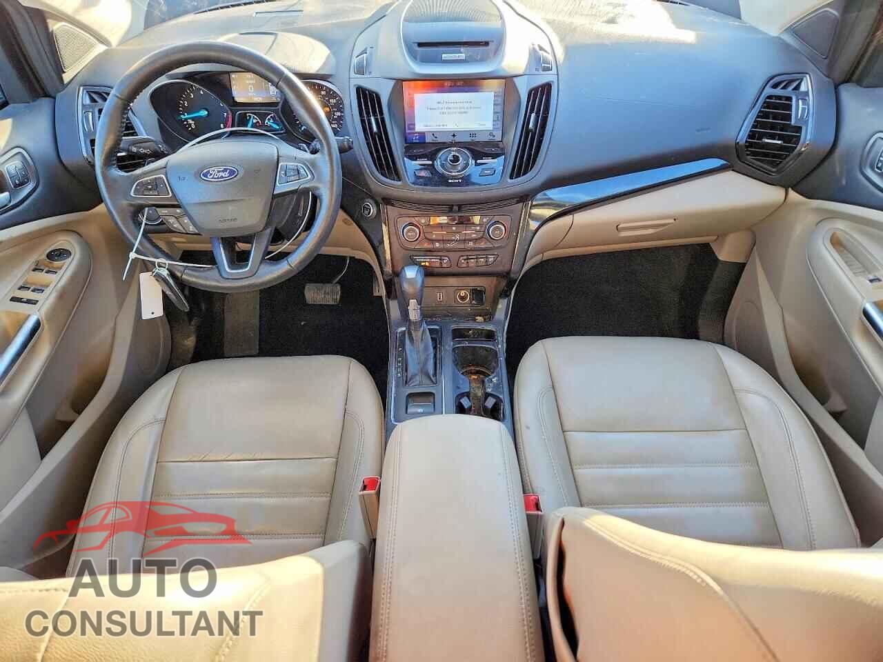 FORD ESCAPE 2017 - 1FMCU9J95HUD41316