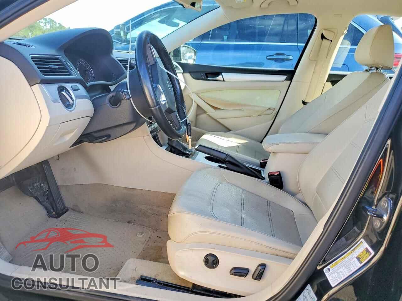 VOLKSWAGEN PASSAT 2013 - 1VWBP7A30DC044331