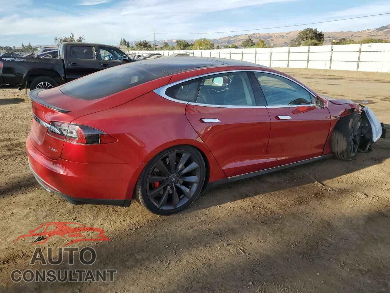 TESLA MODEL S 2015 - 5YJSA1H28FFP70121