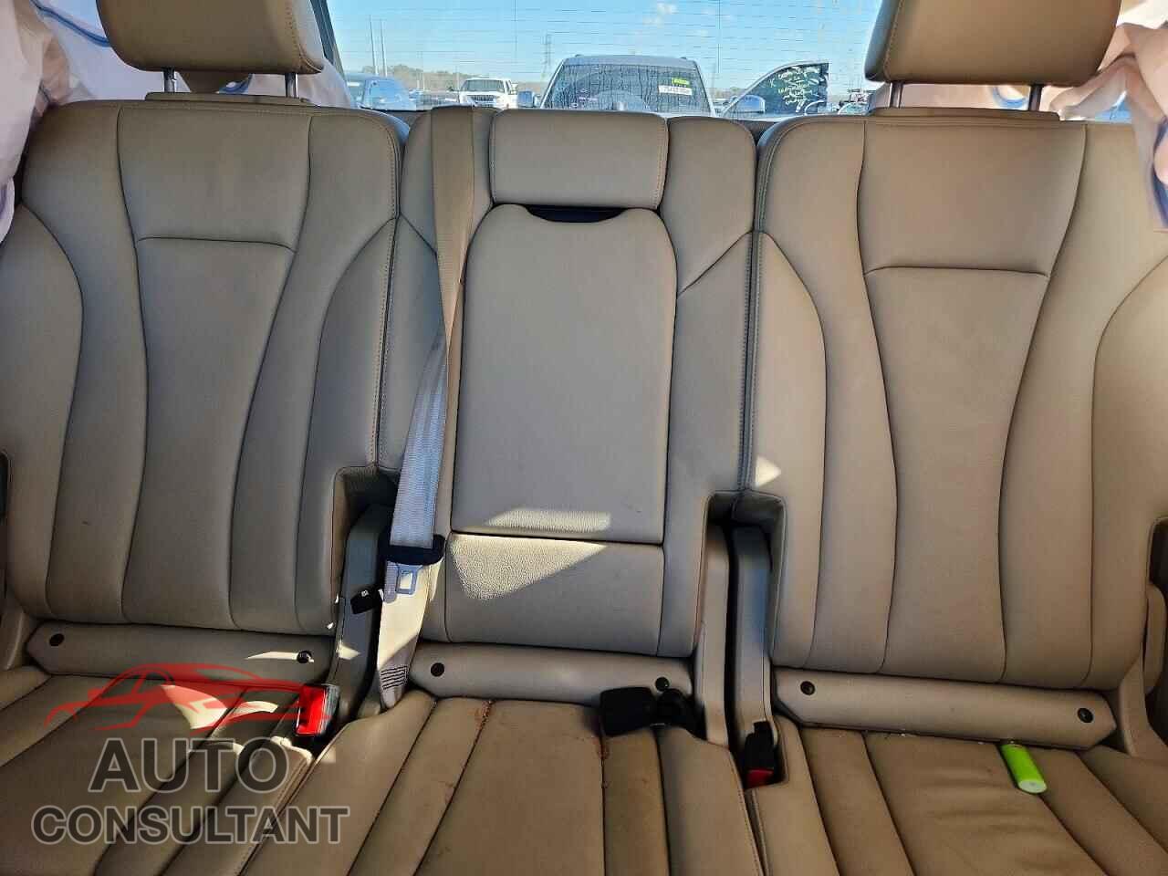 AUDI Q7 2019 - WA1AAAF70KD025191