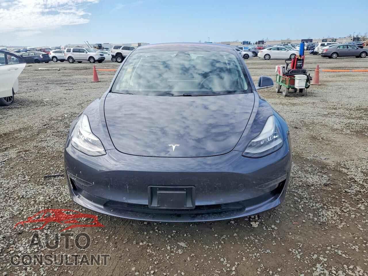 TESLA MODEL 3 2018 - 5YJ3E1EA9JF024127