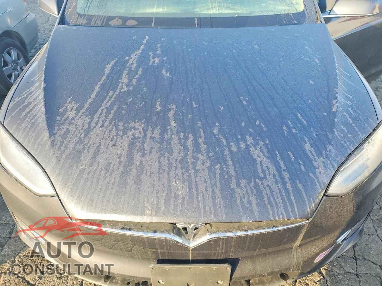 TESLA MODEL X 2018 - 5YJXCBE20JF119911