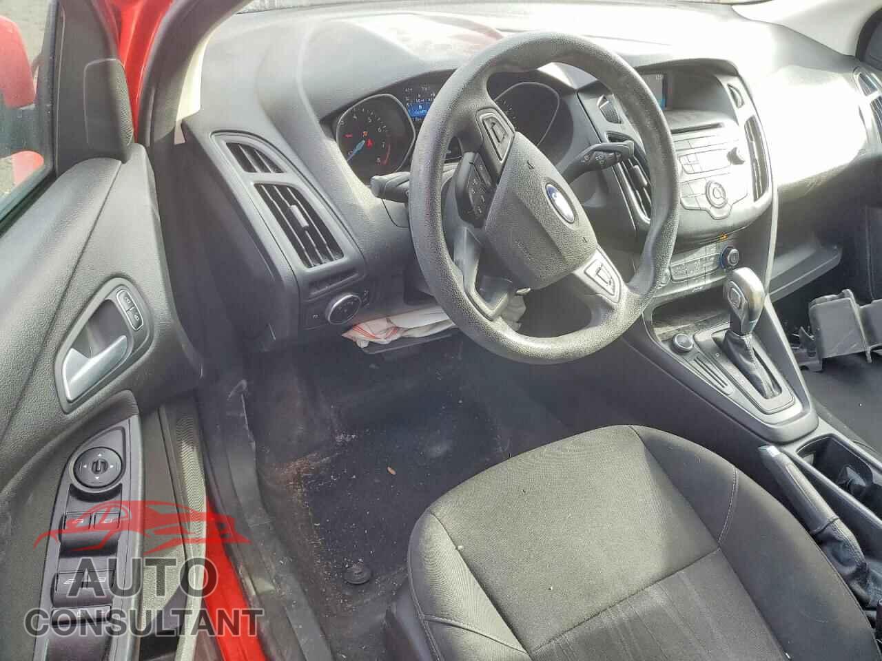 FORD FOCUS 2015 - 1FADP3F20FL307852