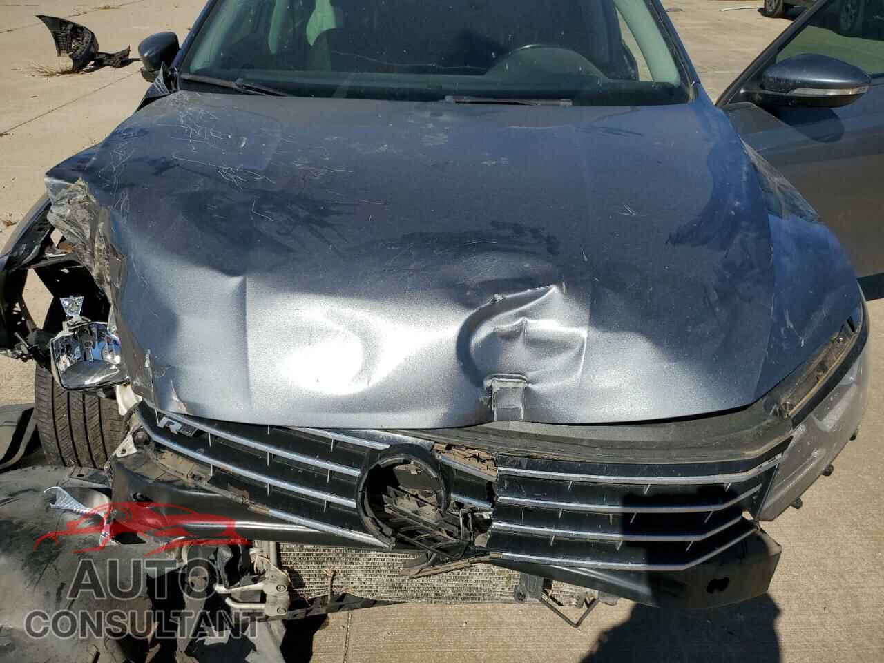 VOLKSWAGEN PASSAT 2018 - 1VWAA7A36JC025808