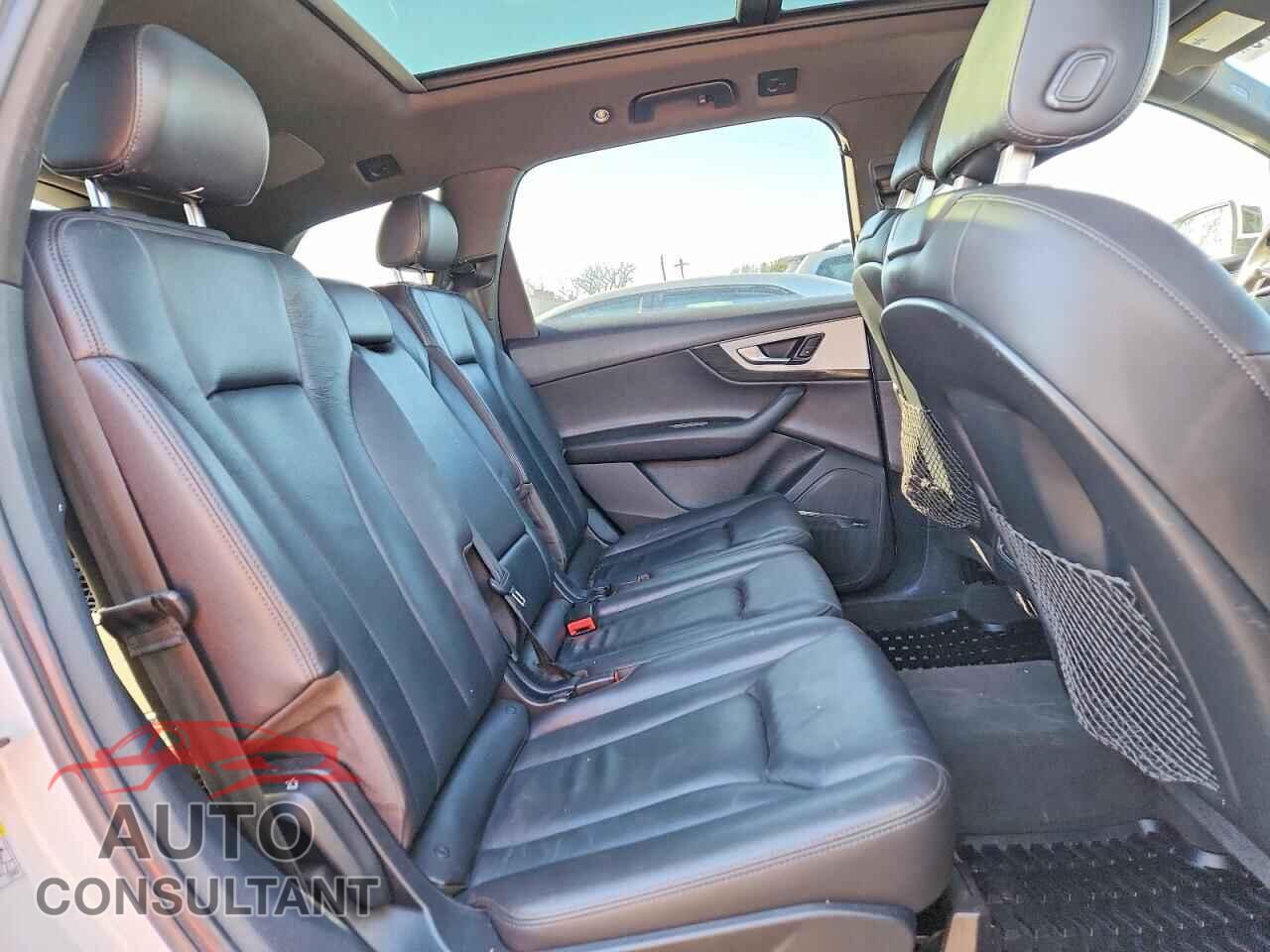AUDI Q7 2018 - WA1LHAF71JD017524