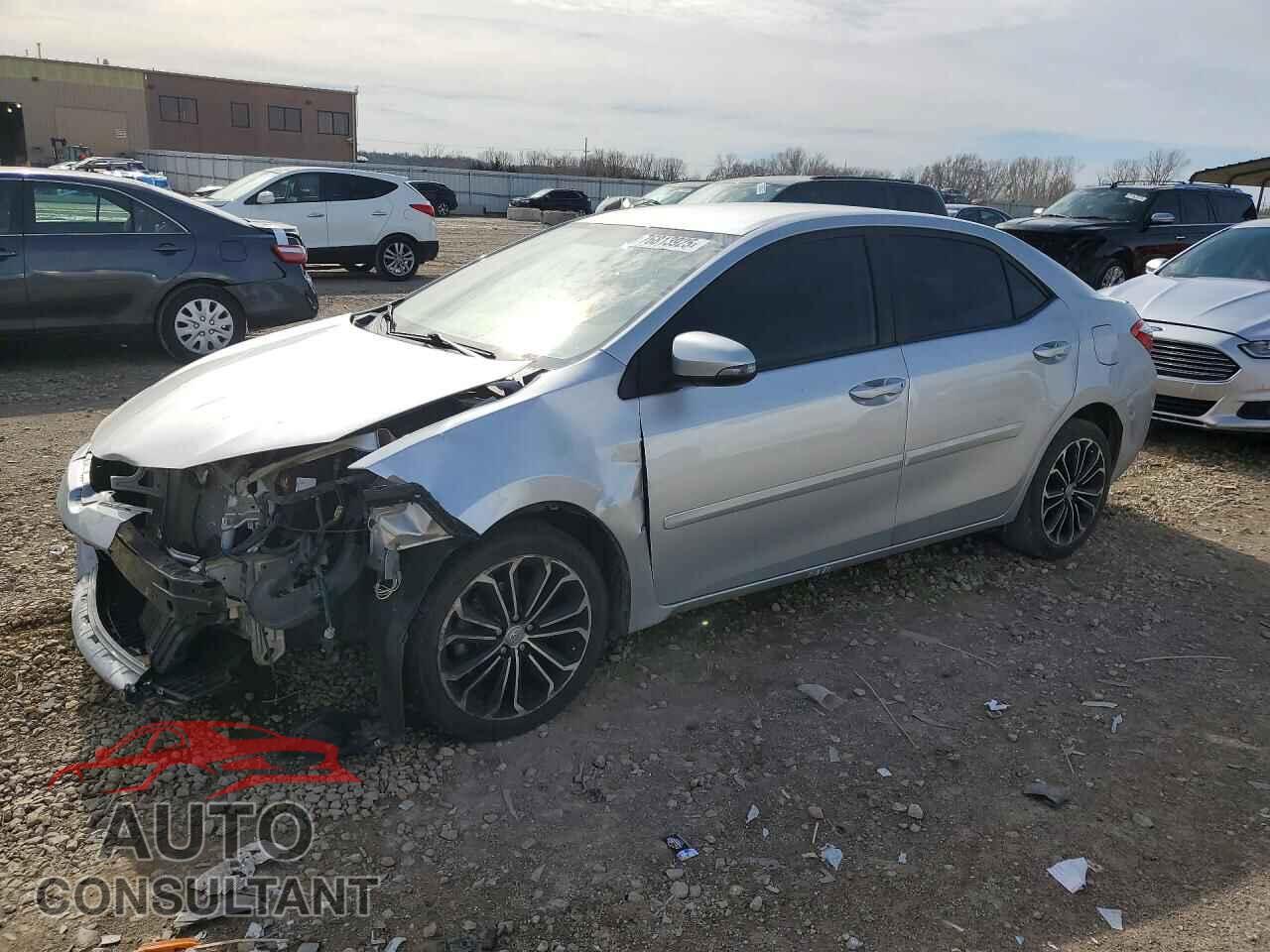 TOYOTA COROLLA 2015 - 5YFBURHE6FP345419