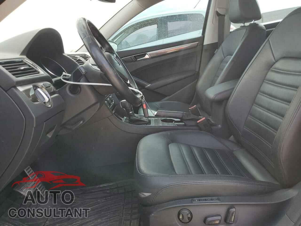 VOLKSWAGEN PASSAT 2017 - 1VWCT7A32HC067471