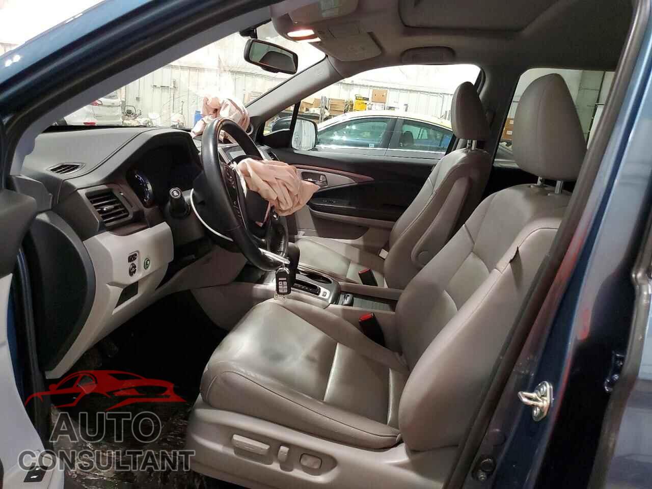 HONDA PILOT 2016 - 5FNYF6H56GB102094