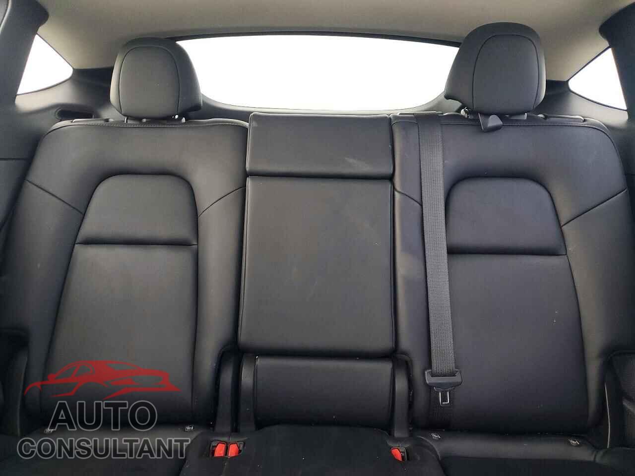 TESLA MODEL Y 2022 - 7SAYGDEE8NF388214