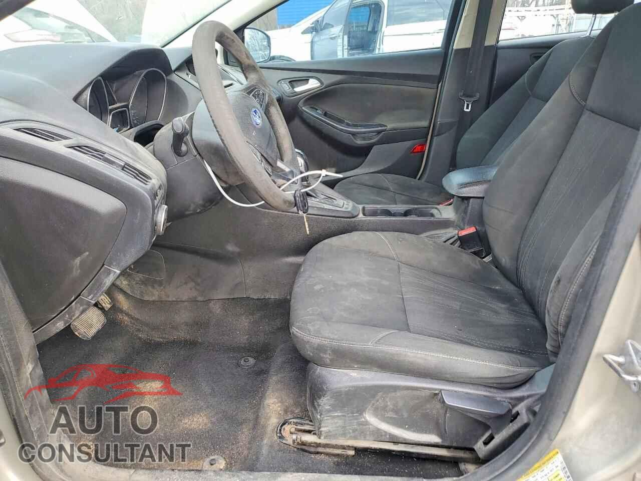 FORD FOCUS 2015 - 1FADP3F28FL368494