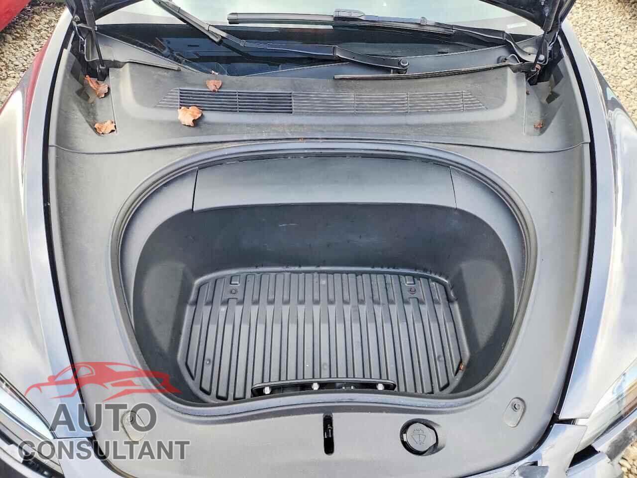 TESLA MODEL 3 2024 - 5YJ3E1EB4RF739837