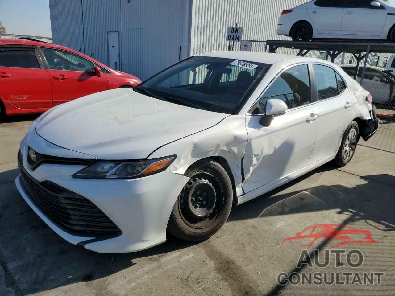 TOYOTA CAMRY 2018 - 4T1B11HK0JU544909