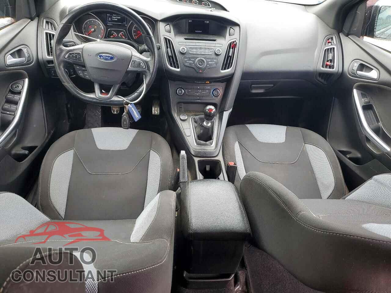 FORD FOCUS 2017 - 1FADP3L94HL297427