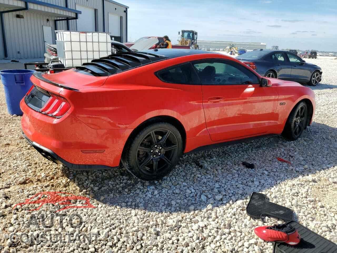 FORD MUSTANG 2018 - 1FA6P8CF9J5111970