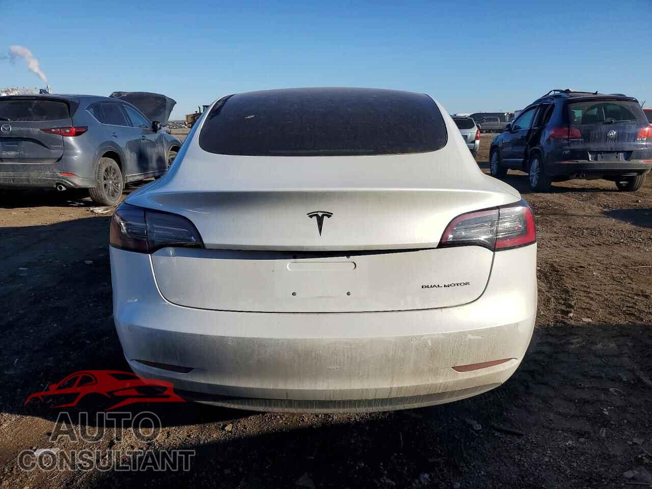 TESLA MODEL 3 2018 - 5YJ3E1EB4JF100247