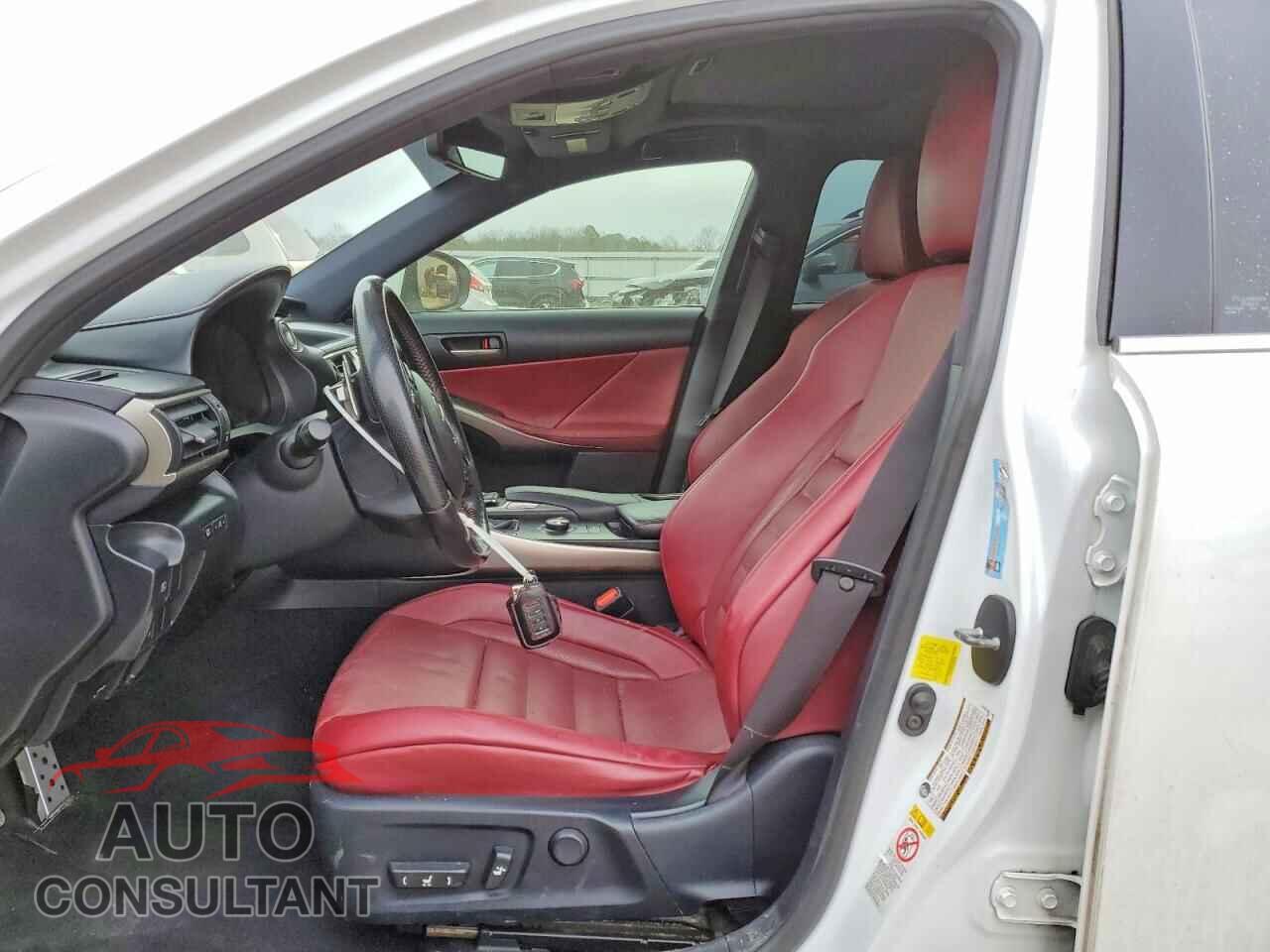 LEXUS IS 2018 - JTHC81D25J5026166