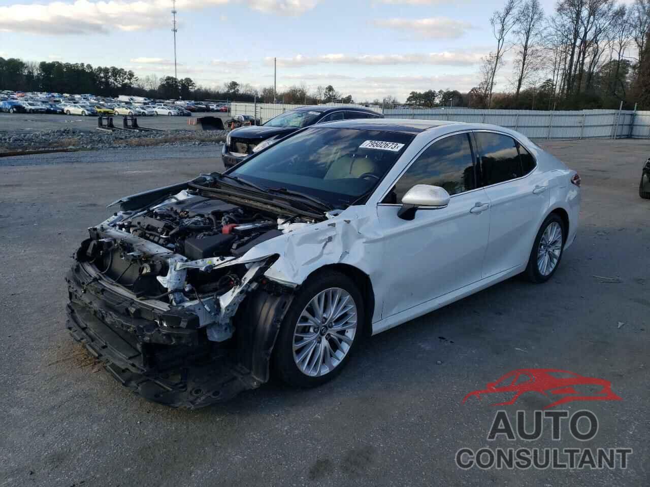 TOYOTA CAMRY 2018 - 4T1B11HK1JU107324