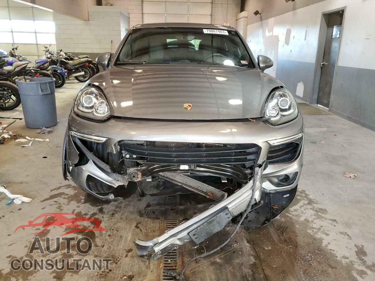 PORSCHE CAYENNE 2018 - WP1AA2A27JKA05228