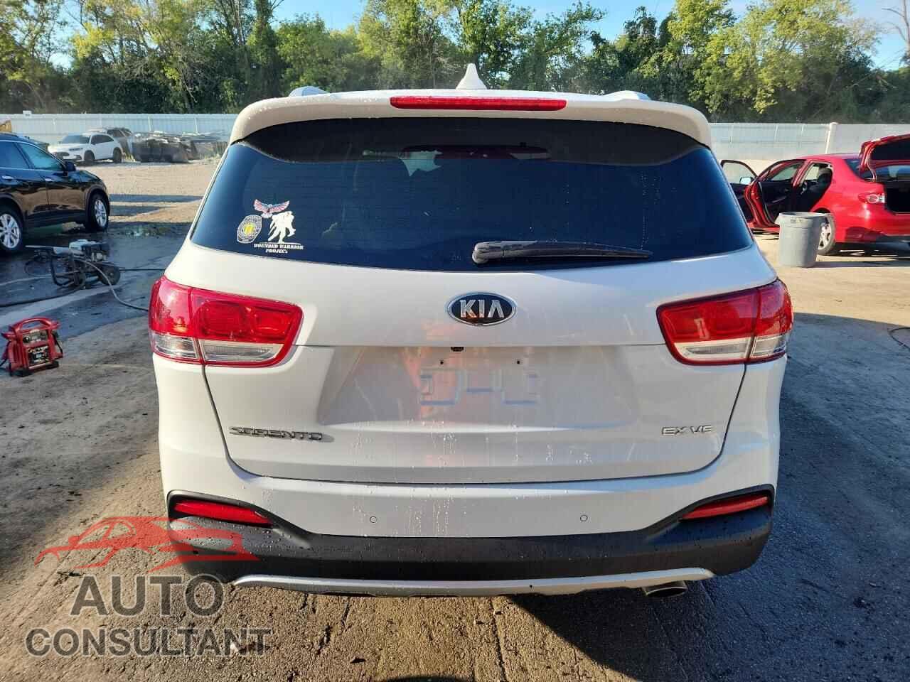 KIA SORENTO 2018 - 5XYPH4A59JG423566