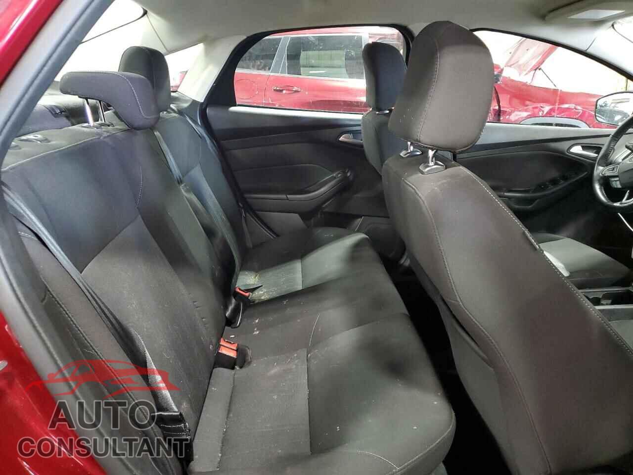 FORD FOCUS 2015 - 1FADP3F20FL208738