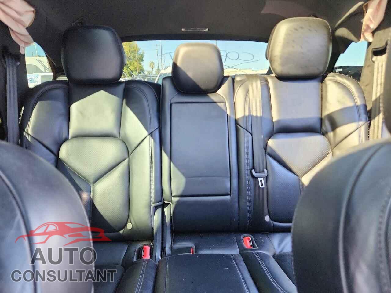 PORSCHE CAYENNE 2018 - WP1AA2A29JKA00144