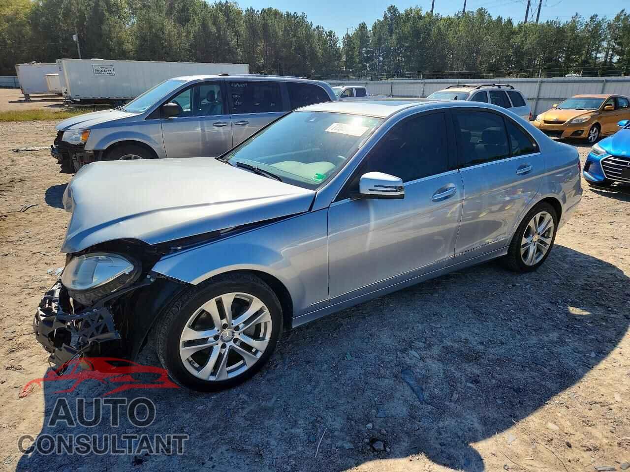 MERCEDES-BENZ C-CLASS 2013 - WDDGF4HB5DR282749