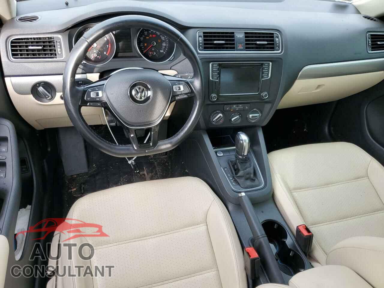 VOLKSWAGEN JETTA 2017 - 3VWDB7AJ9HM323674