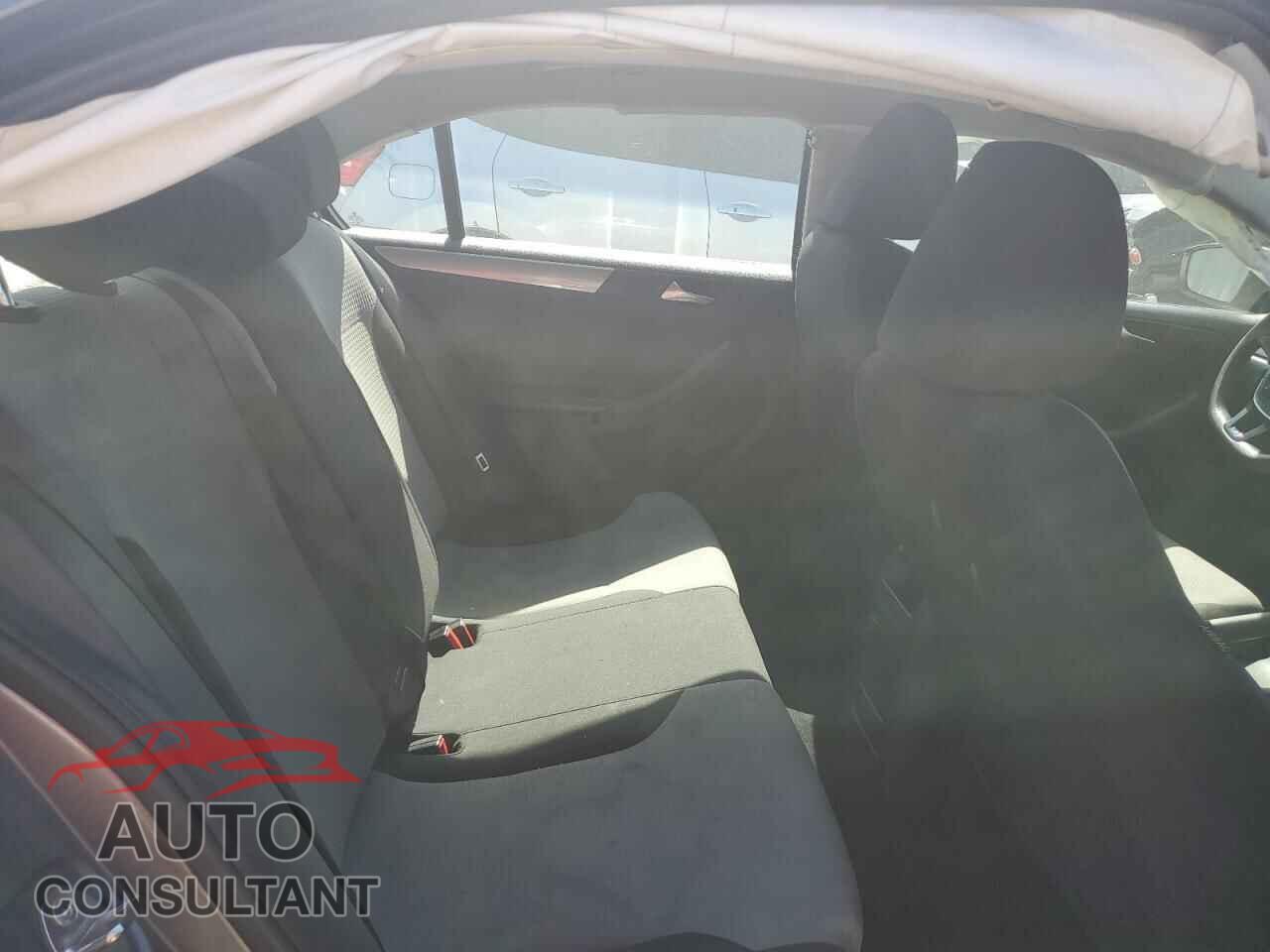 VOLKSWAGEN JETTA 2017 - 3VW2B7AJ5HM329169
