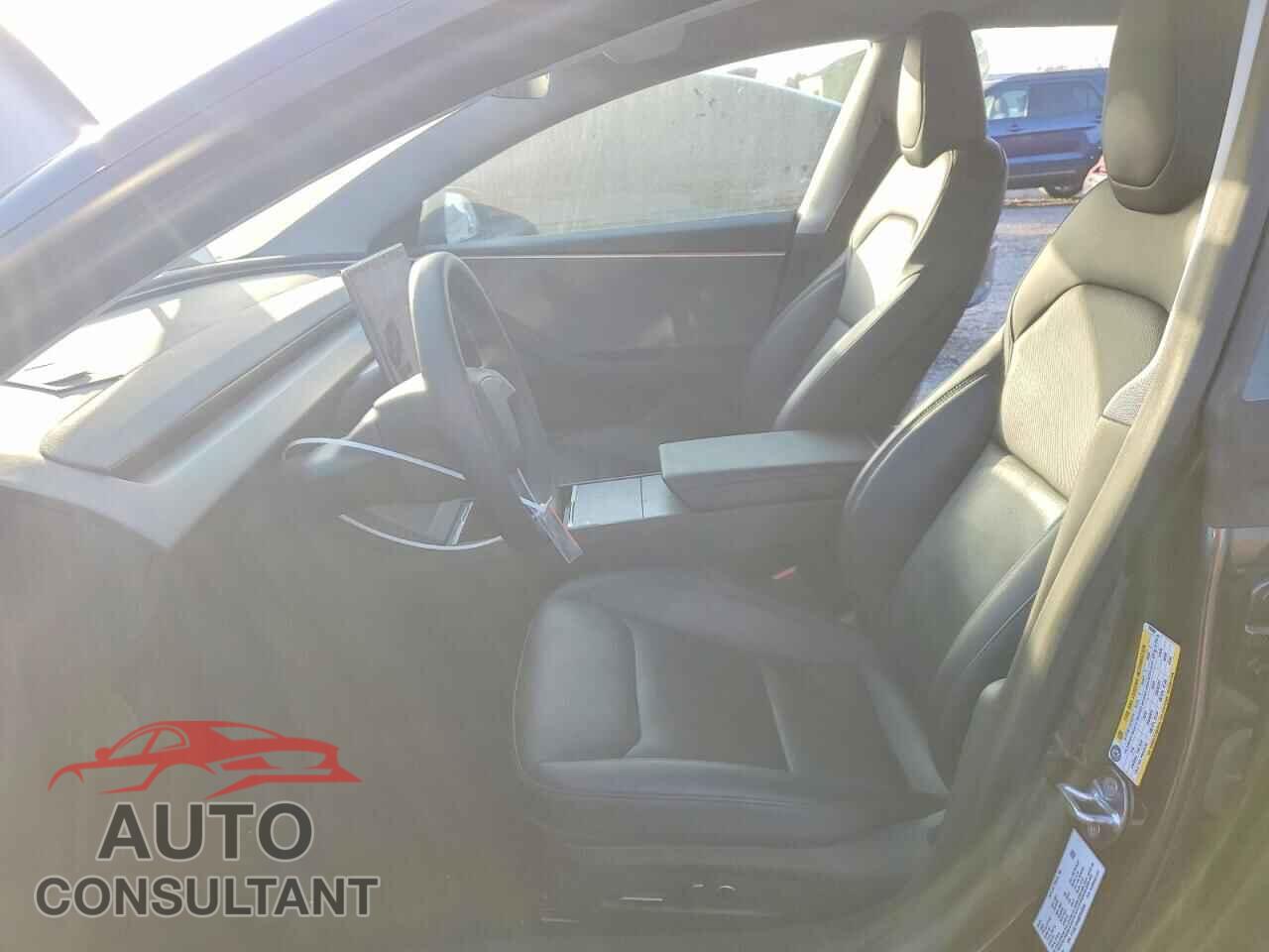 TESLA MODEL 3 2025 - 5YJ3E1EA8SF042099