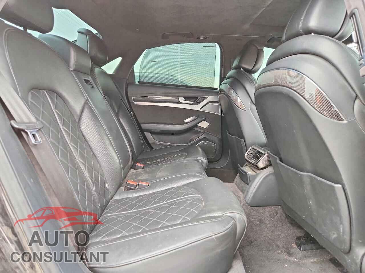 AUDI S8 2013 - WAUD2AFD2DN031056