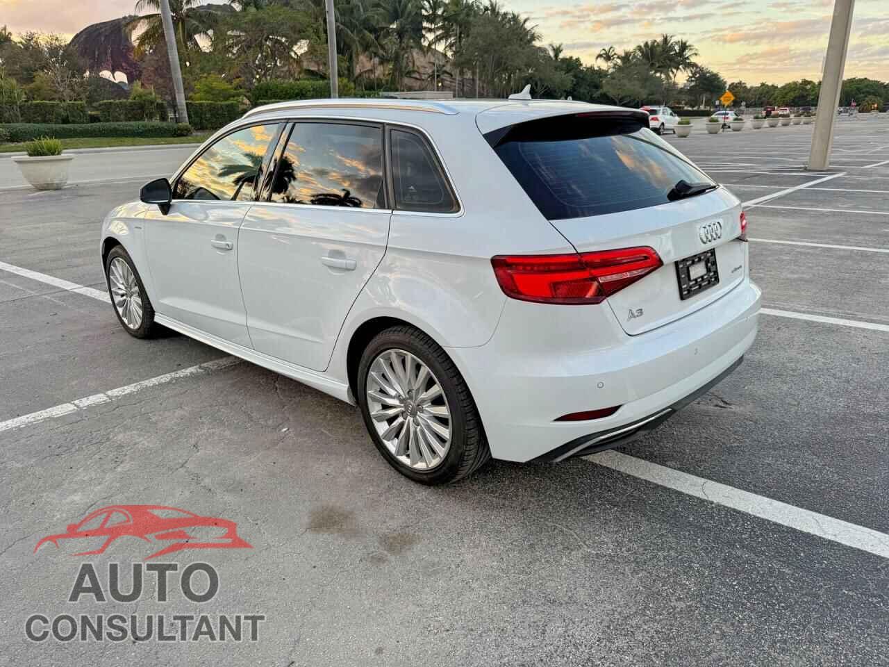 AUDI A3 2018 - WAUTPBFF1JA081146