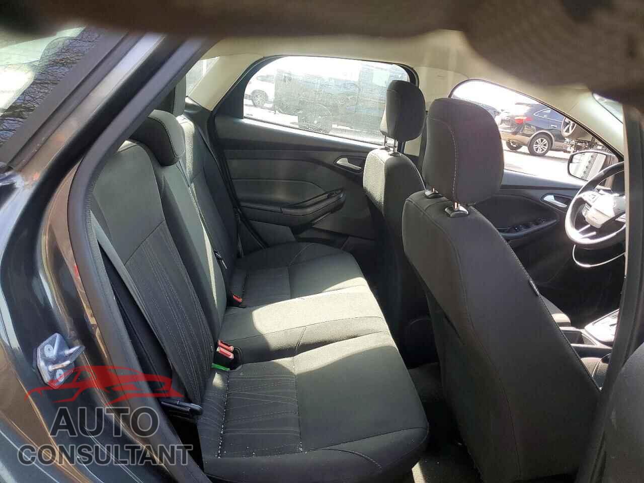 FORD FOCUS 2018 - 1FADP3F24JL207195