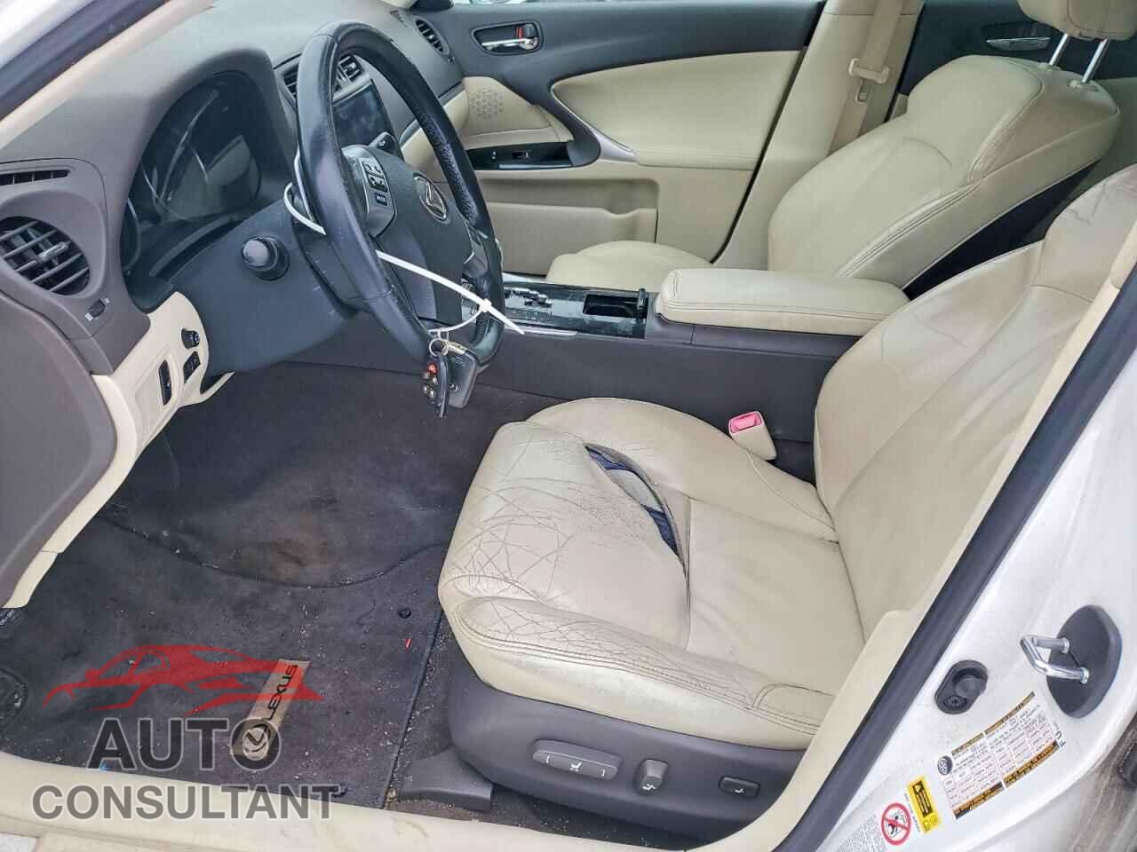 LEXUS IS 2011 - JTHCF5C24B5045792