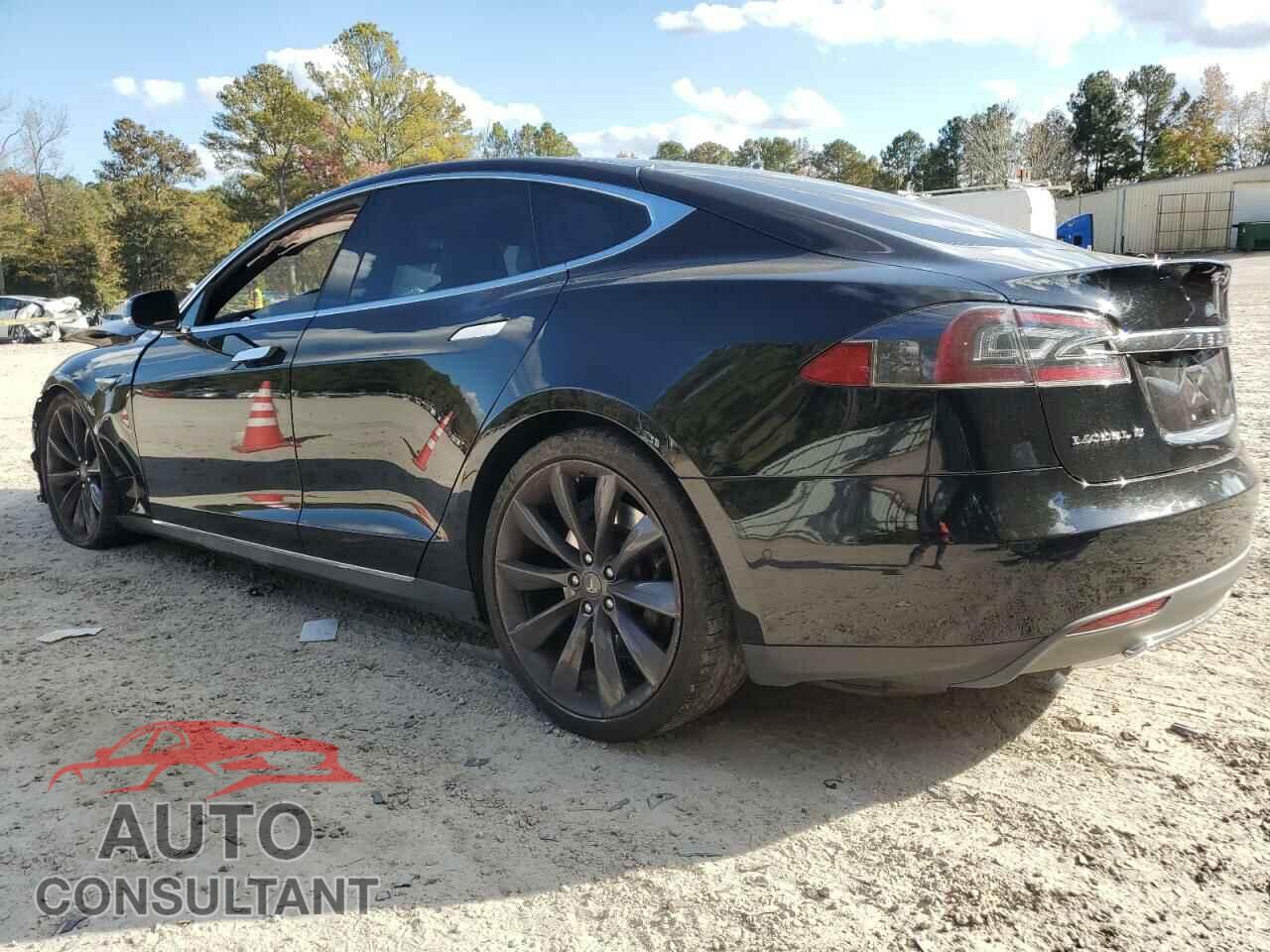 TESLA MODEL S 2015 - 5YJSA1E20FF107579