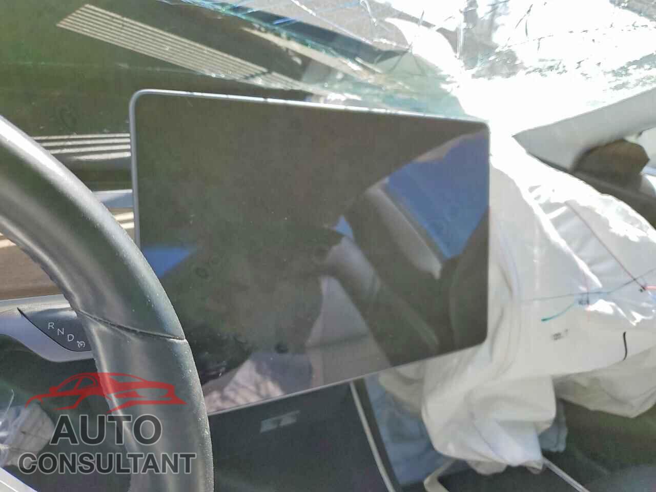 TESLA MODEL 3 2018 - 5YJ3E1EA0JF048543